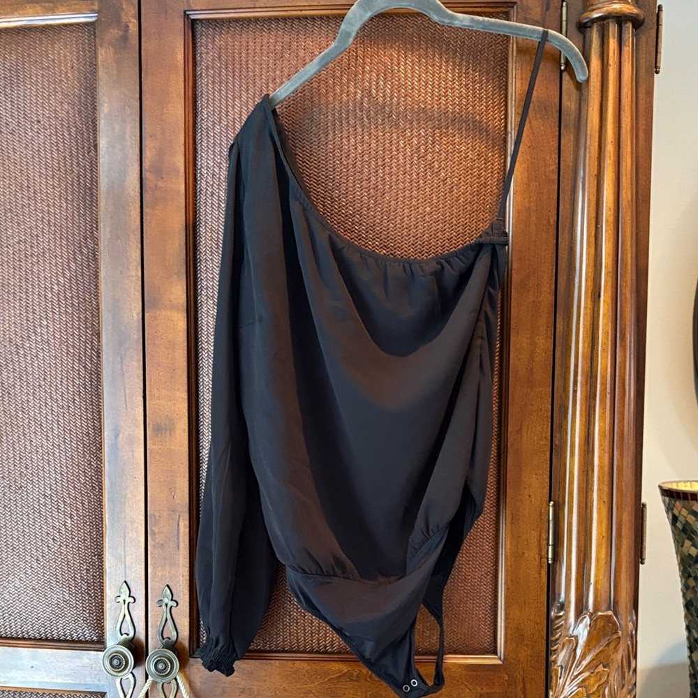 Abercrombie & Fitch Black one shoulder dressy bodysuit size m